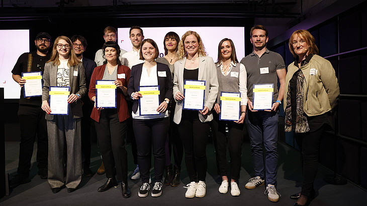 Innovative KI-Lösungen: Chatbots und smarte Assistenten für Seniorenpflege