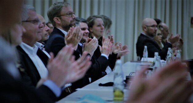 NFT-Marktplätze im Wandel: Chatbot- und KI-Assistenten als Wachstumsmotoren